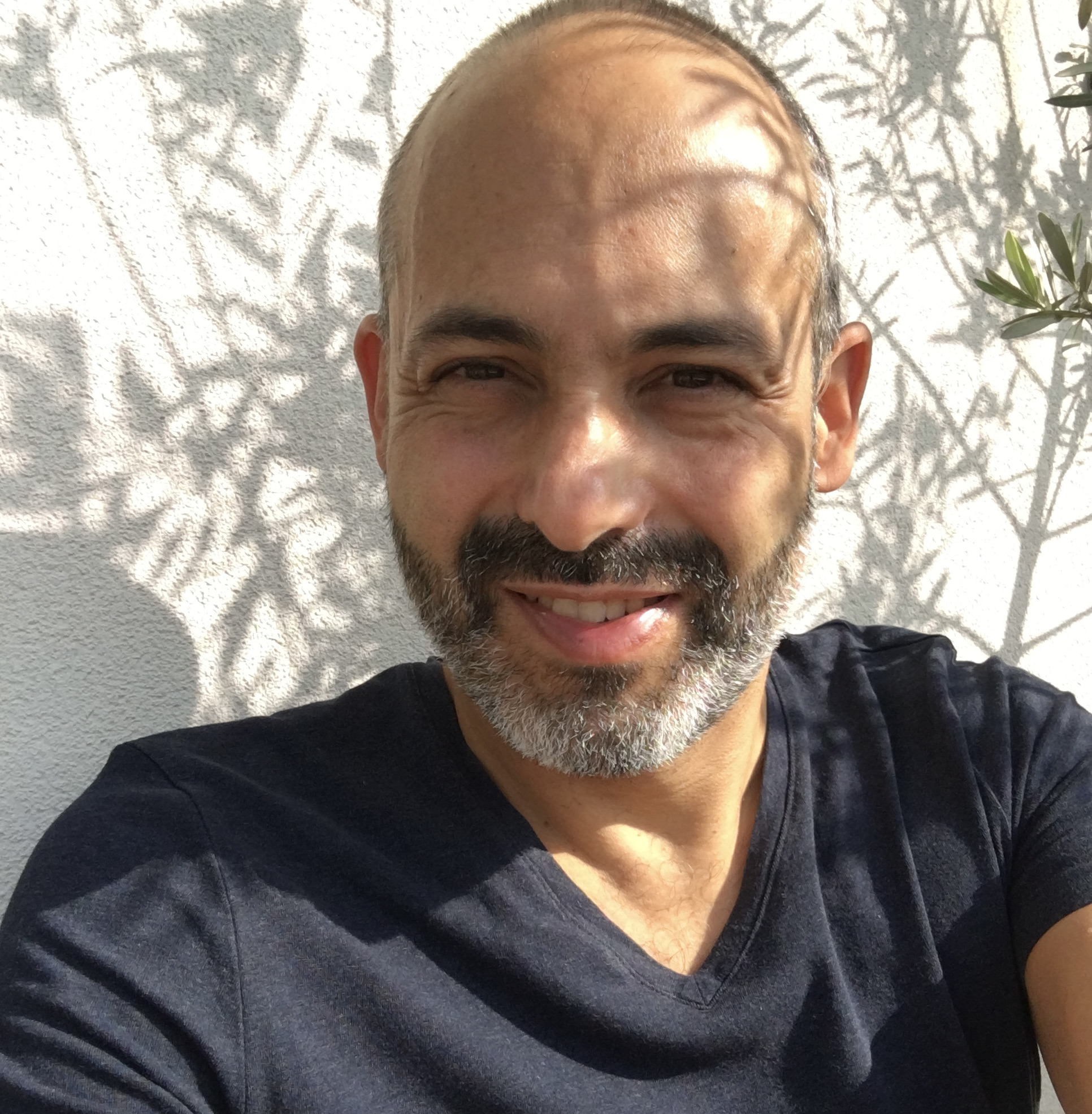 Portrait of Paulo, professional coach and founder of P&A Coaching Project